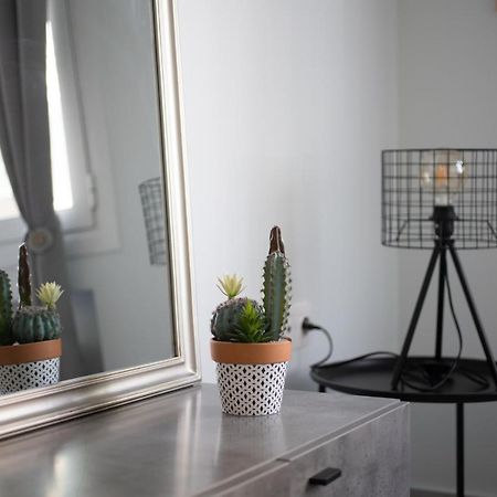 Newly Renovated Cozy Studio Downtown Атина Екстериор снимка